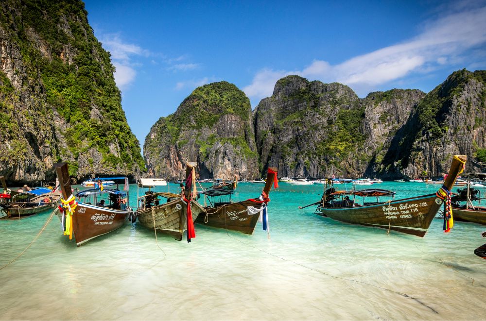 Boats_In_PhiPhi_Islands_Thailand